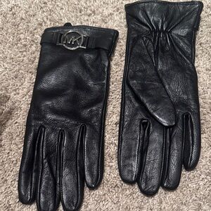 Michael Kors Elegant Black Leather Gloves size petite